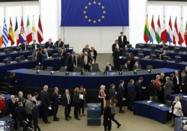 Personalne roszady w PE: PiS wychodzi na zero, PO traci, zyskuje Liberadzki z SLD