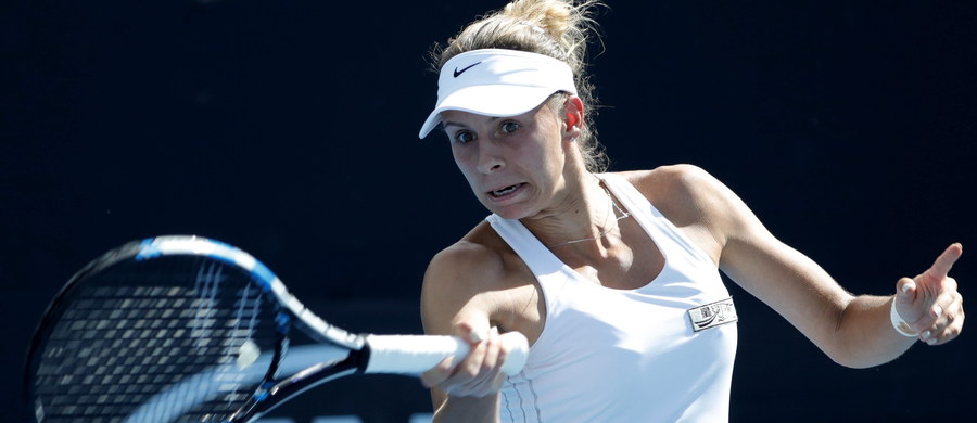 Magda Linette i Francuzka Alize Cornet odpadły z wielkoszlemowego turnieju tenisowego Australian Open w grze podwójnej. W meczu drugiej rundy w Melbourne przegrały z Japonkami Eri Hozumi i Miyu Kato 6:3, 3:6, 3:6.