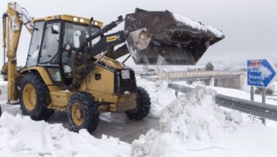 Setki osób uwięzione w samochodach. Śnieg sparaliżował Hiszpanię