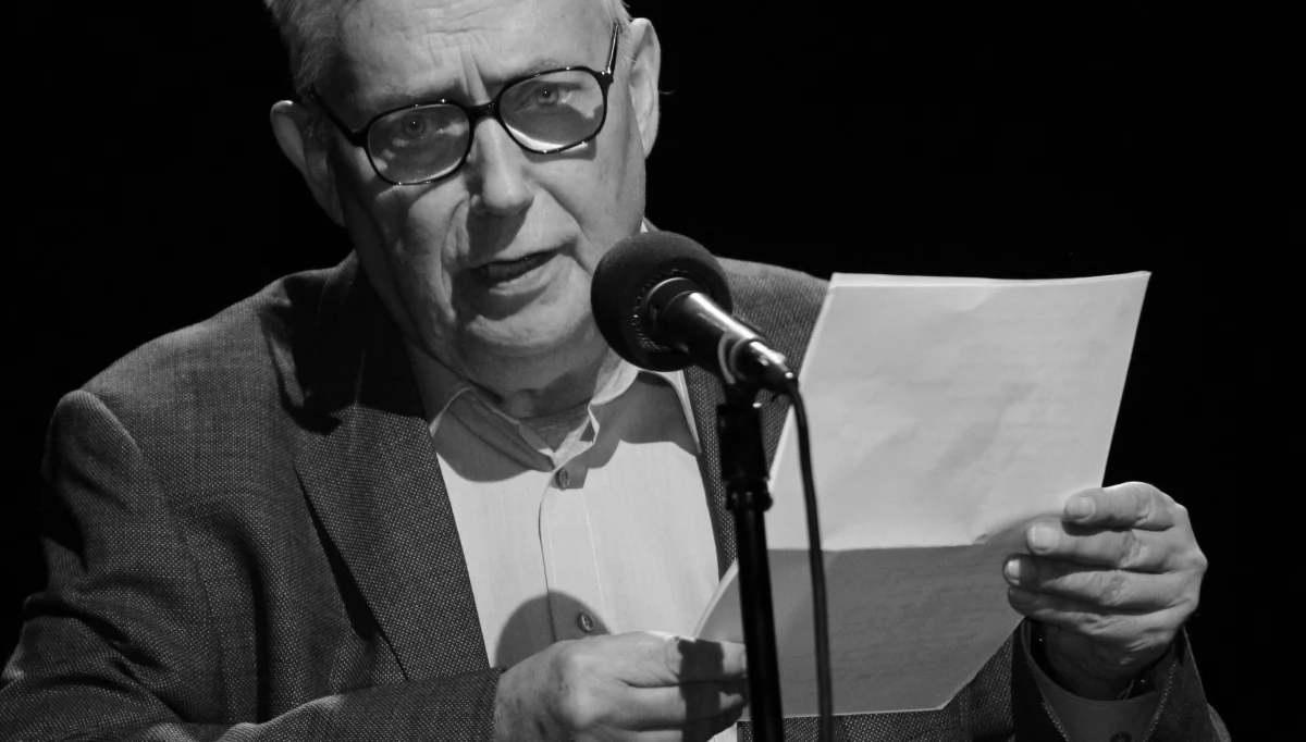 Nie żyje Wojciech Młynarski. Niezapomniany bard, poeta, satyryk i artysta kabaretowy. Autor tekstów do ponad 2 tysięcy piosenek 26 marca skończyłby 76 lat. Młynarski miał poważne problemy z sercem. W ubiegłym roku, po nagłym pogorszeniu stanu zdrowia, przeszedł operację. 