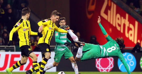 Łukasz Piszczek zdobył gola, a Borussia Dortmund wygrała na wyjeździe z Werderem Brema 2:1 w 17. kolejce niemieckiej ekstraklasy piłkarskiej. To czwarta bramka polskiego obrońcy w tym sezonie. Wciąż niepokonany pozostaje Hoffenheim.
