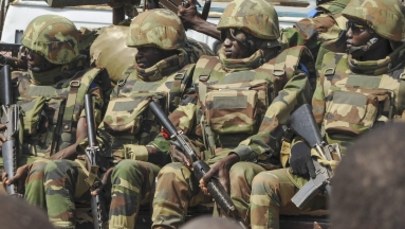 Jammeh po 22 latach prezydentury emigruje. "Pomogły" czołgi