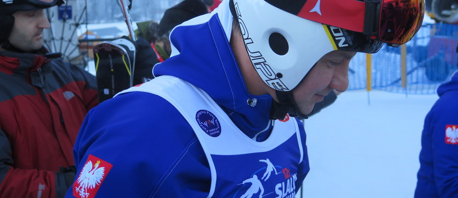 Prezydent Andrzej Duda otworzył w Zakopanem charytatywne zawody narciarskie zjeżdżając jako kapitan drużyny, w której skład wchodzi czołówka polskich narciarzy - olimpijczyków. ​Na Polanie Szymoszkowej w Zakopanem trwa niezwykła próba bicia rekordu Polski w 12-godzinnej drużynowej jeździe po slalomie non-stop. Obecny rekord wynosi 602 km. Dochód z imprezy zostanie przeznaczony na działania Fundacji HANDICAP, która zajmuje się aktywizacją sportową dzieci i dorosłych z niepełnosprawnością.