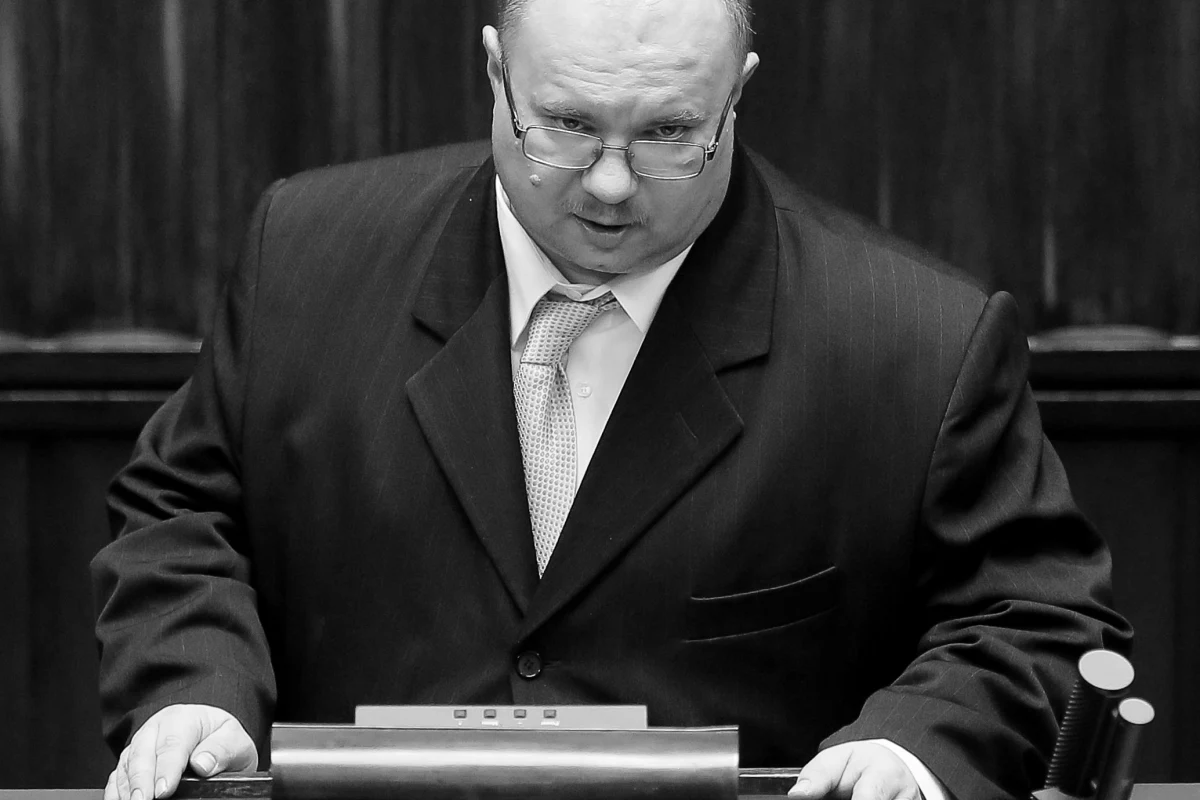 ​Pogrzeb posła Kukiz'15 Rafała Wójcikowskiego odbędzie się we wtorek 24 stycznia w kościele św. Jadwigi w Tomaszowie Mazowieckim - poinformowała Kancelaria Sejmu. Poseł zginął w czwartek w wypadku samochodowym.