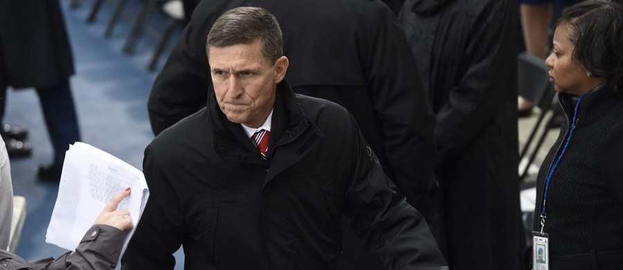 Amerykańskie służby specjalne badały kontakty obecnego doradcy prezydenta USA ds. bezpieczeństwa narodowego Michaela Flynna z przedstawicielami władz Rosji - donosi "Wall Street Journal", powołując się na źródła zaznajomione ze sprawą. Dochodzenie miały prowadzić wspólnie FBI, CIA, Agencja Bezpieczeństwa Narodowego (NSA) i Departament Skarbu. Dziennik zastrzega, że nie wiadomo, kiedy śledztwo się rozpoczęło i czy przyniosło dowody obciążające Flynna. Nie jest także jasne, czy trwa ono nadal.