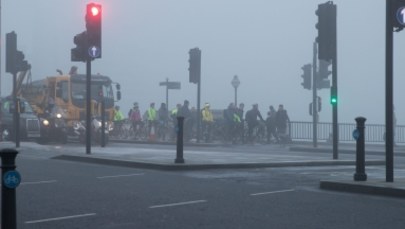 Mgła spowiła Londyn. Na Heathrow odwołano ok. 100 lotów