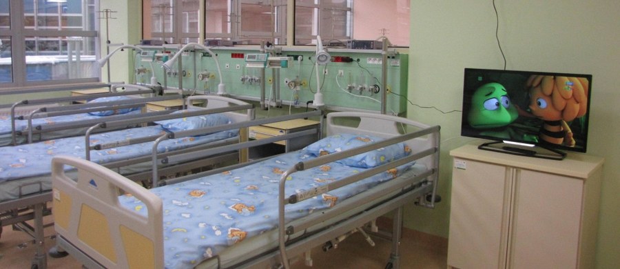 Dyrekcja Górnośląskiego Centrum Zdrowia Dziecka w Katowicach - największego szpitala dziecięcego w woj. śląskim – wprowadziła w poniedziałek czasowy zakaz odwiedzin w szpitalu. Powodem jest zwiększająca się liczba zachorowań na grypę w regionie.