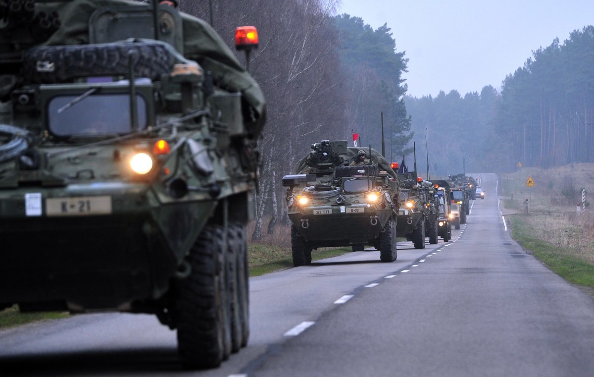 Kolejny wypadek amerykańskich żołnierzy w Polsce. W Trzebowie koło Żagania półciężarówka armii USA zderzyła się z busem. Ranne zostały dwie osoby. 