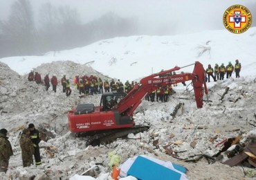 Nowy bilans lawiny w Abruzji: 23 ofiary, 6 zaginionych. "Hotel stał się grobowcem"