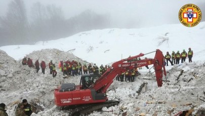 Nowy bilans lawiny w Abruzji: 23 ofiary, 6 zaginionych. "Hotel stał się grobowcem"