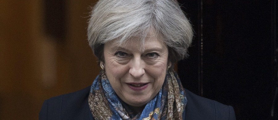 ​Brytyjska premier Theresa May ugięła się  pod presją ze strony opozycji i części posłów Partii Konserwatywnej, zapowiadając, że przedstawi parlamentowi dokument opisujący rządowy plan przyszłych relacji Wielkiej Brytanii z Unią Europejską.