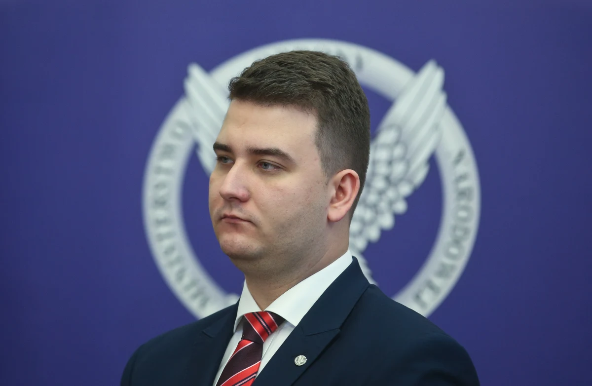 Szefowa gabinetu politycznego premier Beaty Szydło złożyła podczas Porannej rozmowy w RMF FM zapewnienie, że kancelaria premiera sprawdzi medialne doniesienia o wycieczce Bartłomieja Misiewicza rządową limuzyną na imprezę do jednego z białostockich klubów. Kilka dni temu sprawę opisali dziennikarze "Faktu".