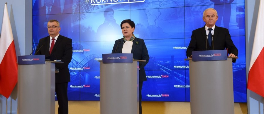 Rok 2018 to już będzie rok, w którym zacznie się rozwijać nowoczesne polskie górnictwo - zapowiedziała premier Beata Szydło podczas czwartkowej konferencji prasowej z udziałem ministrów infrastruktury i energii.