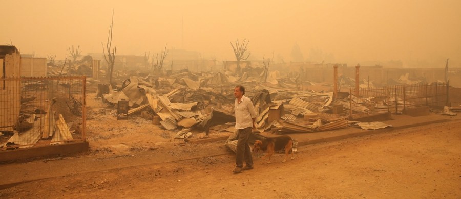 Co najmniej 10 ofiar śmiertelnych, spalone ponad 290 tysięcy hektarów oraz dziesiątki osad i małych miejscowości - to tragiczny bilans pożarów lasów szalejących od ponad tygodnia w Chile. Prezydent Michelle Bachelet określiła je mianem "najgorszej tego rodzaju katastrofy" w historii kraju.