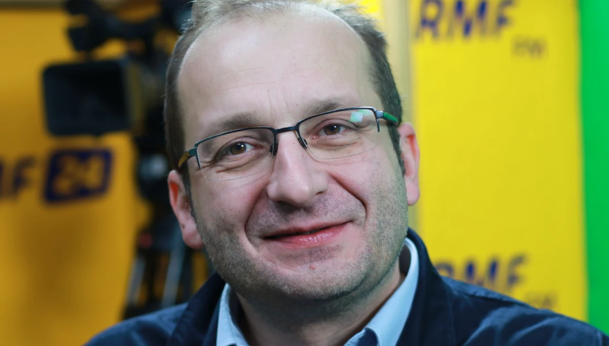 "Nie znam prezesa osobiście" – przyznał w Porannej rozmowie w RMF FM Robert Górski. Jeden z twórców kabaretowego serialu „Ucho prezesa” twierdzi, że "ociepla wizerunek prezesa", choć jak przyznaje "nie było to jego intencją". "Chciałem dokuczyć" – dodaje w rozmowie z Robertem Mazurkiem.  