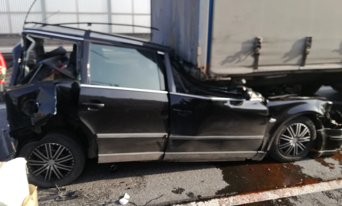 5 osób zostało rannych w zderzeniu 2 ciężarówek i samochodu osobowego w Goczałkowicach-Zdroju na trasie Tychy – Bielsko-Biała. Zdjęcia z miejsca zdarzenia publikujemy dzięki uprzejmości serwisu Bielskie Drogi. 