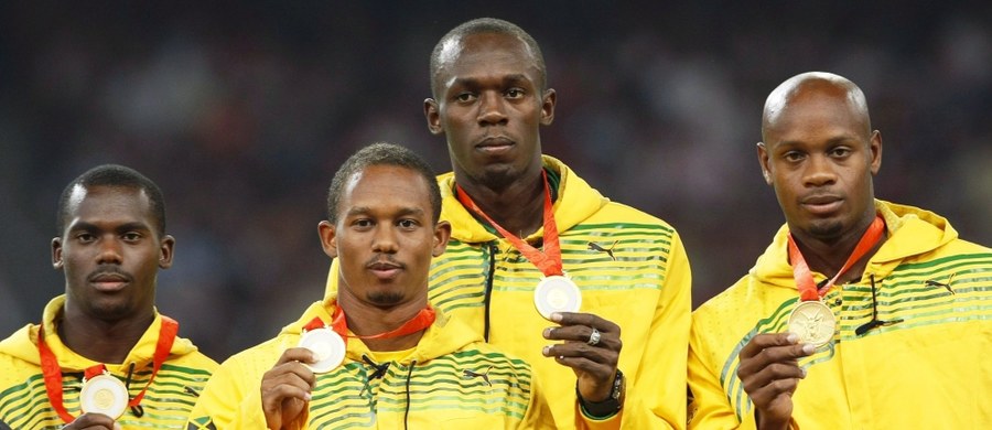 ​Jamajski sprinter Usain Bolt, rekordzista świata na 100 i 200 metrów, poinformował, że zwrócił się do Międzynarodowego Komitetu Olimpijskiego złoty medal igrzysk wywalczony w Pekinie w rywalizacji sztafet 4x100 m.