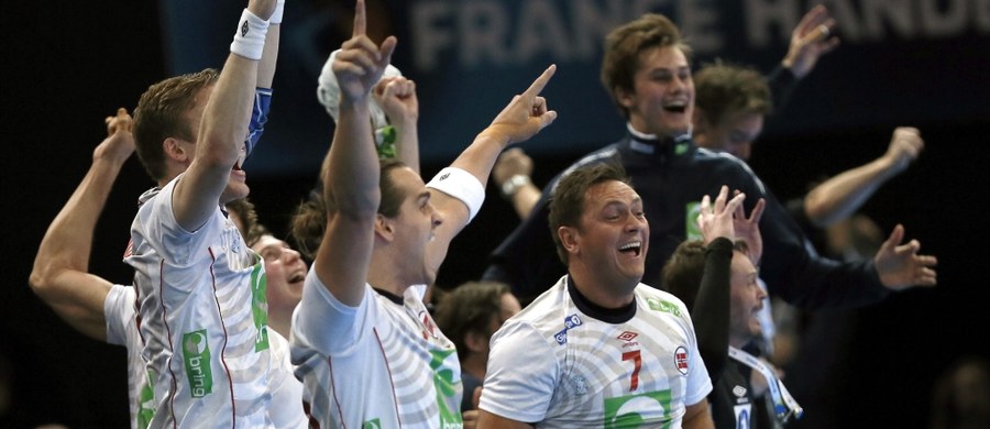 ​Norwegia będzie rywalem broniących tytułu Francuzów w niedzielnym finale mistrzostw świata piłkarzy ręcznych. W piątkowym półfinale w Paryżu zespół ze Skandynawii pokonał Chorwację po dogrywce 28:25 (12:10, 22:22).