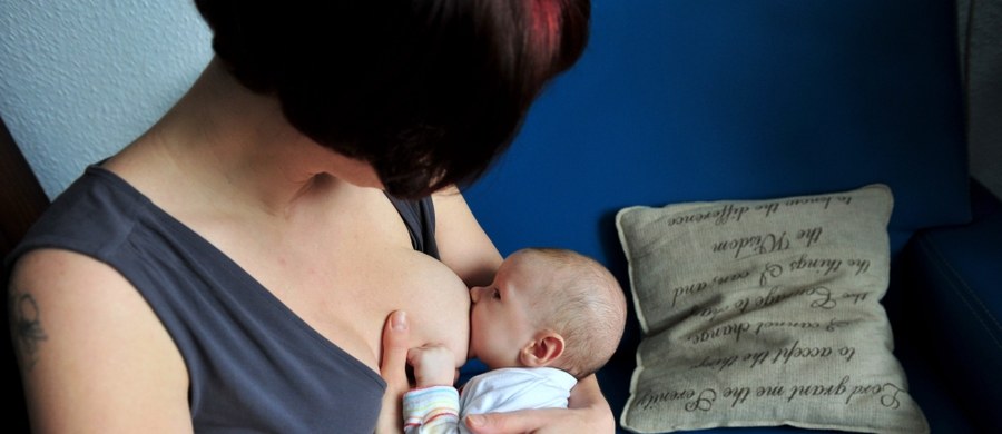 “W żadnym miejscu nie można zabronić karmienia piersią”- tak włoska minister publicznej administracji Marianna Madia zareagowała na wydarzenie w Piemoncie. Kobieta karmiąca trzymiesięcznego syna w urzędzie pocztowym została z niego wyproszona.