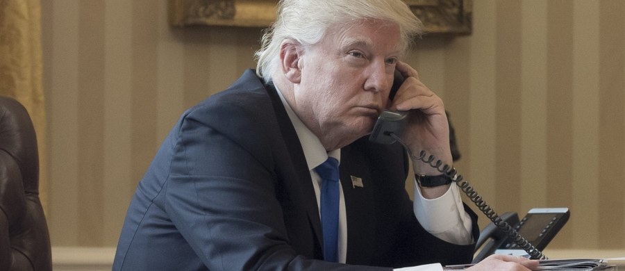 Prezydent USA Donald Trump w sobotę rozmawiał przez telefon z niemiecką kanclerz Angelą Merkel. Wymiana poglądów obojga polityków trwała ok. 45 minut - poinformował rzecznik Trumpa Sean Spicer. Następnie Trump rozmawiał z prezydentem Rosji Władimirem Putinem.