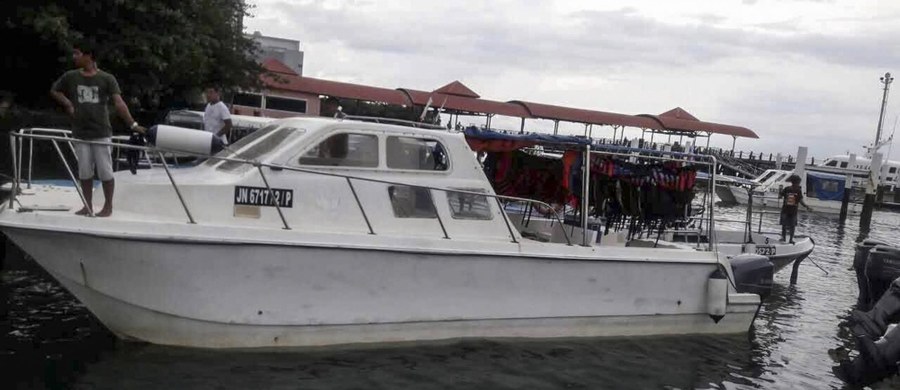 Udało się odnaleźć żywych 23 chińskich turystów i dwóch członków załogi statku turystycznego, który zaginął w sobotę w Malezji, u wybrzeży Borneo - poinformowały w niedzielę malezyjskie władze. Sześć osób w dalszym ciągu jest poszukiwanych.
