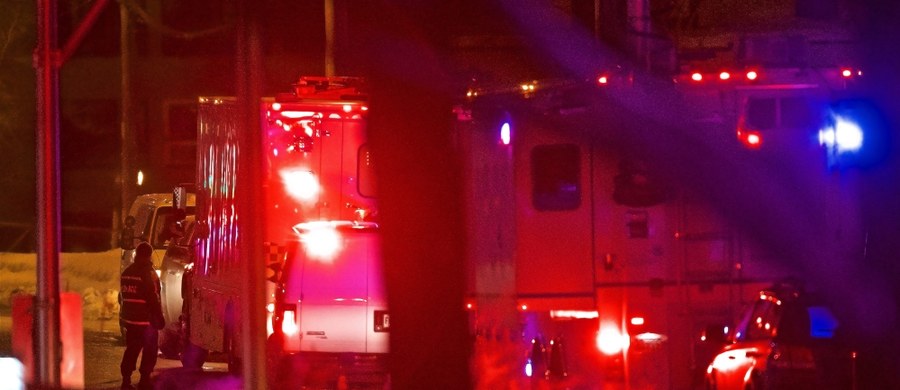 6 osób zginęło, a 8 zostało rannych w strzelaninie, do której doszło w kanadyjskim mieście Quebec - podaje policja. Napastnicy otworzyli ogień do osób zgromadzonych w meczecie na wieczornych modlitwach. Policja poinformowała o wszczęciu śledztwa w sprawie zamachu terrorystycznego.