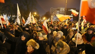 Sześć osób z zarzutami po grudniowym proteście przed Sejmem. O rzekomym puczu na razie nie ma mowy 