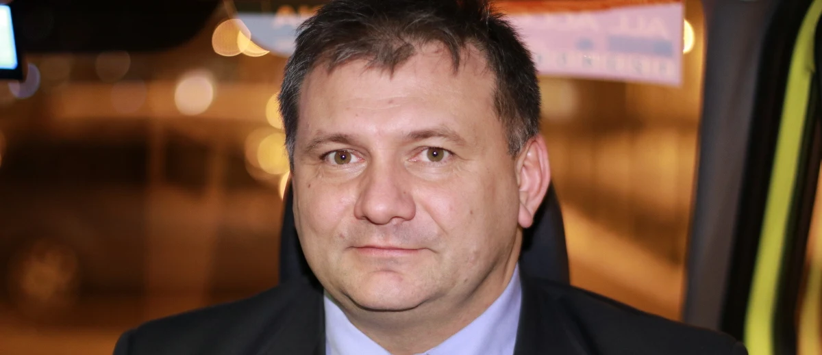 "Za chwilę możemy nie mieć niezależnych sędziów i niezawisłych sądów" - w ten sposób sędzia Waldemar Żurek komentuje rządowy pomysł na zmiany w sądownictwie. Podczas Popołudniowej rozmowy w RMF FM rzecznik KRS dodał: "Jeżeli w perspektywie politycy PiS-u mówią o tym, że będą ponowne nominacje, będzie organ powołany specjalnie przy Sądzie Najwyższym - swego rodzaju Izba Ludowa nominowana przez polityków, która będzie mogła usuwać niepokornych sędziów z zawodu - to w tym momencie bardzo łatwo jest zmienić strukturę sądów, ponownie wręczyć nominację tylko części, tym, którzy okażą się odpowiednio zastraszeni, a tych którzy dalej będą niepokorni, po prostu usuwać przez polityczne organy". Waldemar Żurek w trakcie rozmowy z Marcinem Zaborskim podkreślił również, że jest gotów wystąpić w sprawie reformy sądownictwa do Europejskiego Trybunału Praw Człowieka.