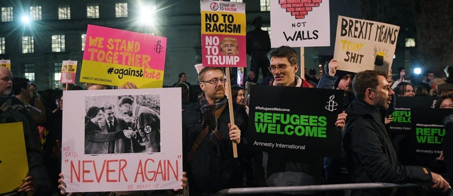 ​Już ponad milion Brytyjczyków podpisało petycję wzywającą do odwołania wizyty prezydenta Donalda Trumpa w Wielkiej Brytanii. Takie zaproszenie wręczyła amerykańskiemu przywódcy brytyjska premier Theresa May podczas ubiegłotygodniowego spotkania z Trumpem w Waszyngtonie.