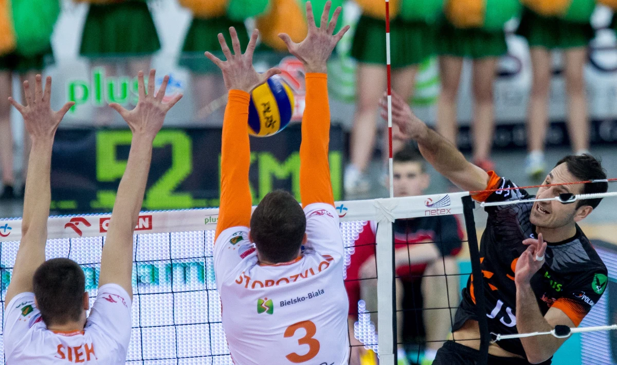 Między innymi Kraków, Łódź, Katowice i Opole - w tych miastach, według informacji dziennikarza RMF FM Macieja Jermakowa, mogą zostać rozegrane siatkarskie klubowe mistrzostwa świata. Polsce przyznano organizację tej imprezy, co PZPS ogłosił w poniedziałek. Turniej rozpocznie się 11 grudnia.