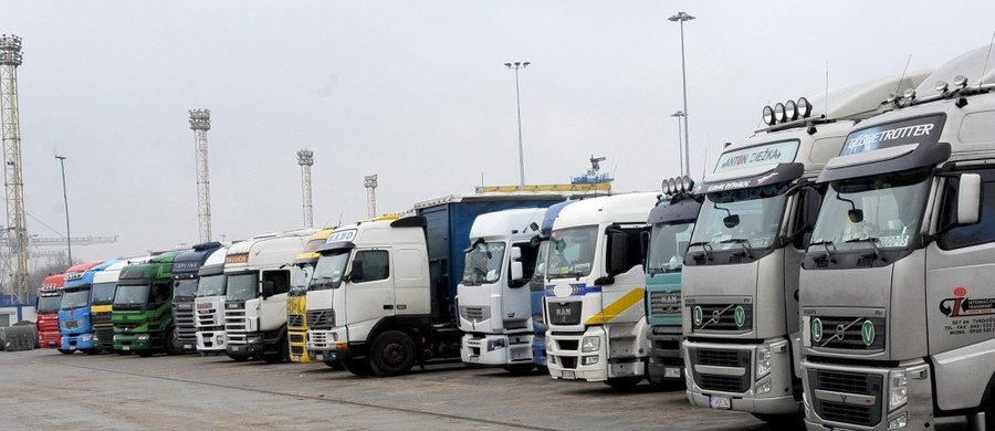 „Europa chce ukarać polskich kierowców ciężarówek” - tak francuski dziennik „Le Parisien” zapowiada spotkanie w Paryżu dziewięciu unijnych ministrów transportu. Francja i Niemcy chcą na nim przekonać inne kraje zachodnioeuropejskie oraz kraje skandynawskie do wprowadzenia minimalnej płacy dla zagranicznych kierowców ciężarówek. 
