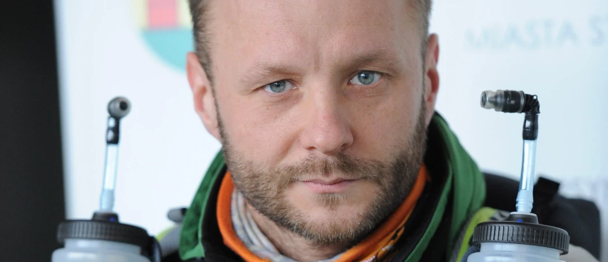 Ukończyć jako pierwszy Polak Yukon Arctic Ultra w Kanadzie, uważany za najtrudniejszy zimowy bieg świata - takie wyzwanie postawił sobie 43-letni Andrzej Gondek z Warszawy. W ekstremalnych warunkach przy temperaturze dochodzącej do minus 50 stopni trzeba pokonać 700 km w maksymalnym czasie 13 dni.