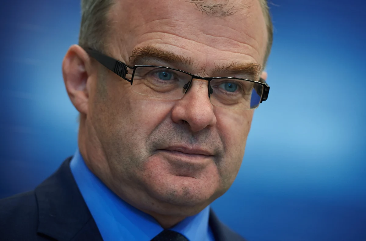 Generał Waldemar Skrzypczak został zwolniony z Wojskowego Instytutu Technicznego Uzbrojenia w Zielonce. "To decyzja polityczna, która przyszła z góry" - stwierdził w rozmowie z dziennikarzem RMF FM. Zdaniem Skrzypczaka, przyczyną zwolnienia była jego krytyka rzecznika MON Bartłomieja Misiewicza. 