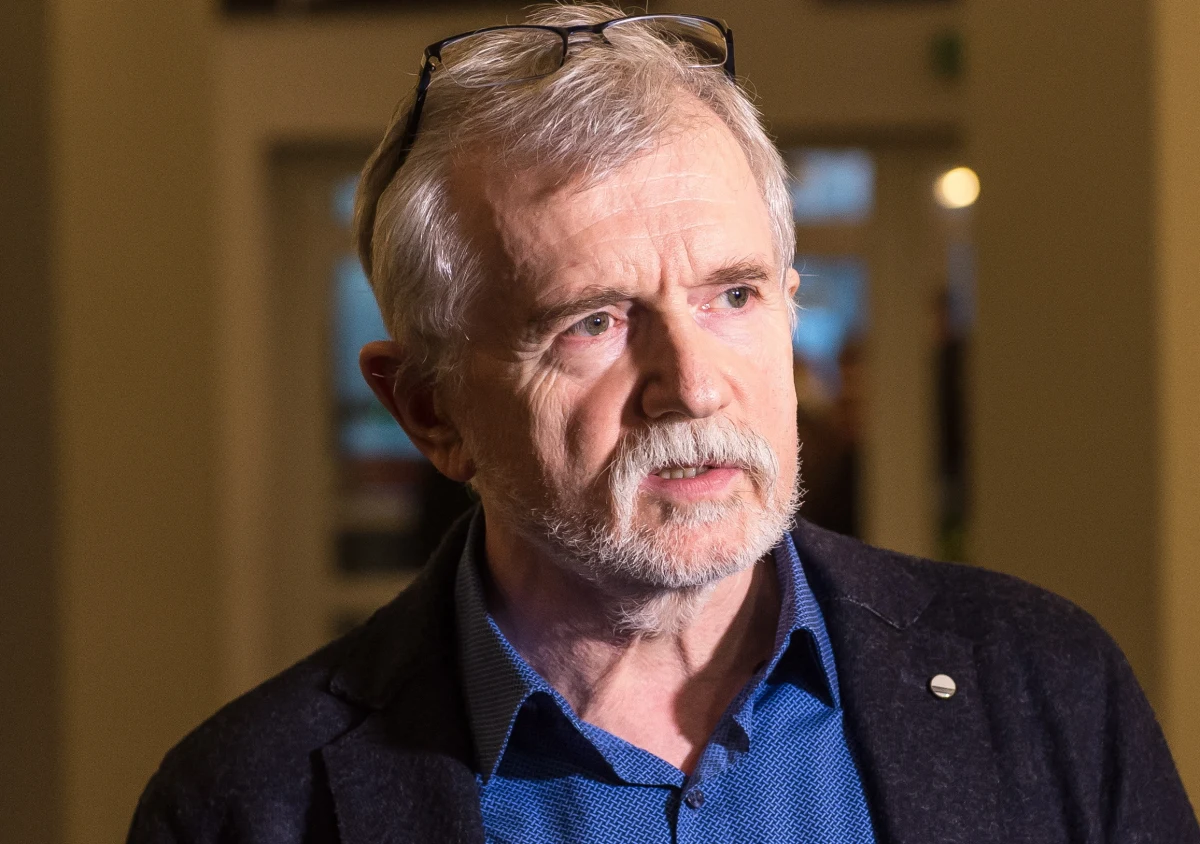 Dyrektor artystyczny TR Warszawa Grzegorz Jarzyna  List Grzegorza wysłał list do Marszałka Województwa Dolnośląskiego Cezarego Przybylskiego, w którym krytycznie wypowiada się o decyzjach dyrektora Teatru Polskiego Cezarego Morawskiego. Wg Jarzyny, przekracza on swoje kompetencje. 