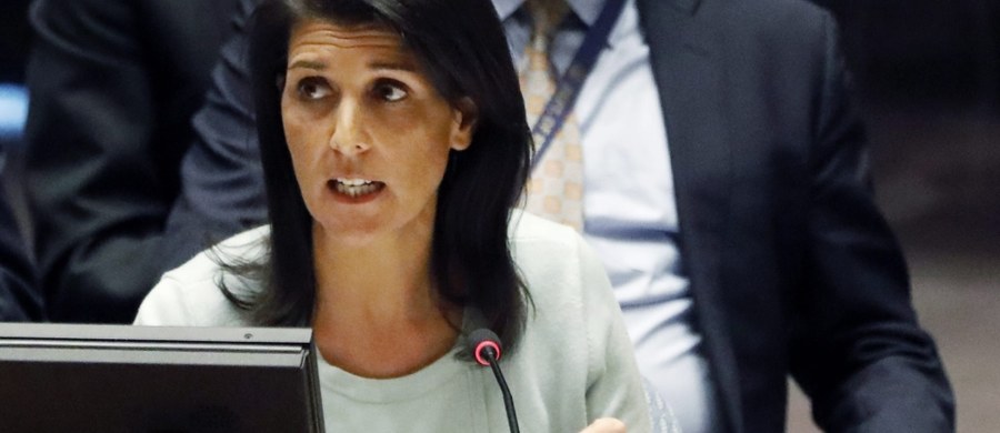 Na czwartkowym posiedzeniu Rady Bezpieczeństwa ONZ, nowa ambasador USA w tej organizacji - Nikki Haley - obciążyła Rosję odpowiedzialnością za nowe walki na wschodniej Ukrainie i ostrzegła, że zniesienie sankcji wobec Rosji jest uzależnione od zwrotu Ukrainie Krymu. Przedstawiciel Rosji obarczył Kijów odpowiedzialnością za zaostrzenie sytuacji.
