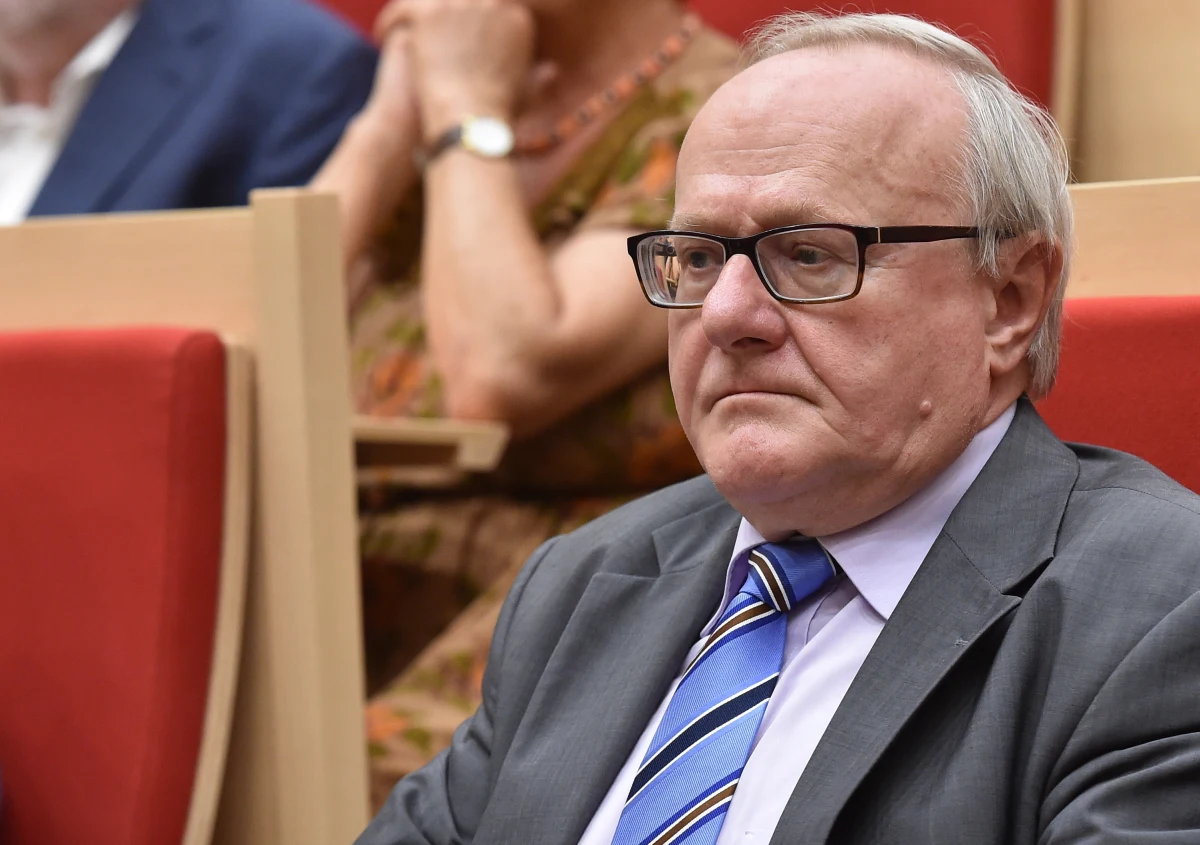 "Minister mija się z prawdą" - tak wiceprezes Trybunału Konstytucyjnego Stanisław Biernat odpowiada na słowa Andrzeja Dery wypowiedziane w RMF FM. Chodzi o tempo pracy trybunału w minionym roku. Prezydencki minister rozmowie z Marcinem Zaborskim przekonywał, że pod kierunkiem poprzedniego prezesa było ono skandaliczne.