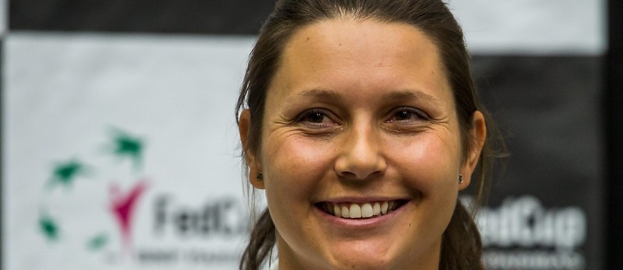 Nasze tenisistki: Magda Linette, Katarzyna Piter, Paula Kania i Magdalena Fręch lecą dziś do Tallina. Tam będą przygotowywać się do startującego w środę turnieju Fed Cup Grupy I strefy Euro-Afrykańskiej. Polki w grupie A powalczą z Gruzją i Austrią. „Dziewczyny będą miały okazje by pokazać, żer należą do czołówki. Ten turniej to dla nich szansa”- mówi w rozmowie z Patrykiem Serwańskim kapitan naszej reprezentacji, Klaudia Jans-Ignacik.