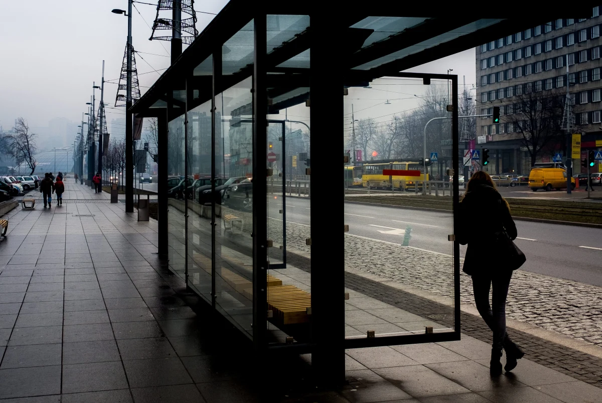 Od soboty wstrzymana zostaje akcja darmowych przejazdów komunikacją dla kierowców i ich pasażerów. Możliwość tę przez ostatnie dwa dni zapewniły Koleje Śląskie oraz – dla właścicieli aut – największy organizator komunikacji publicznej w regionie KZK GOP.