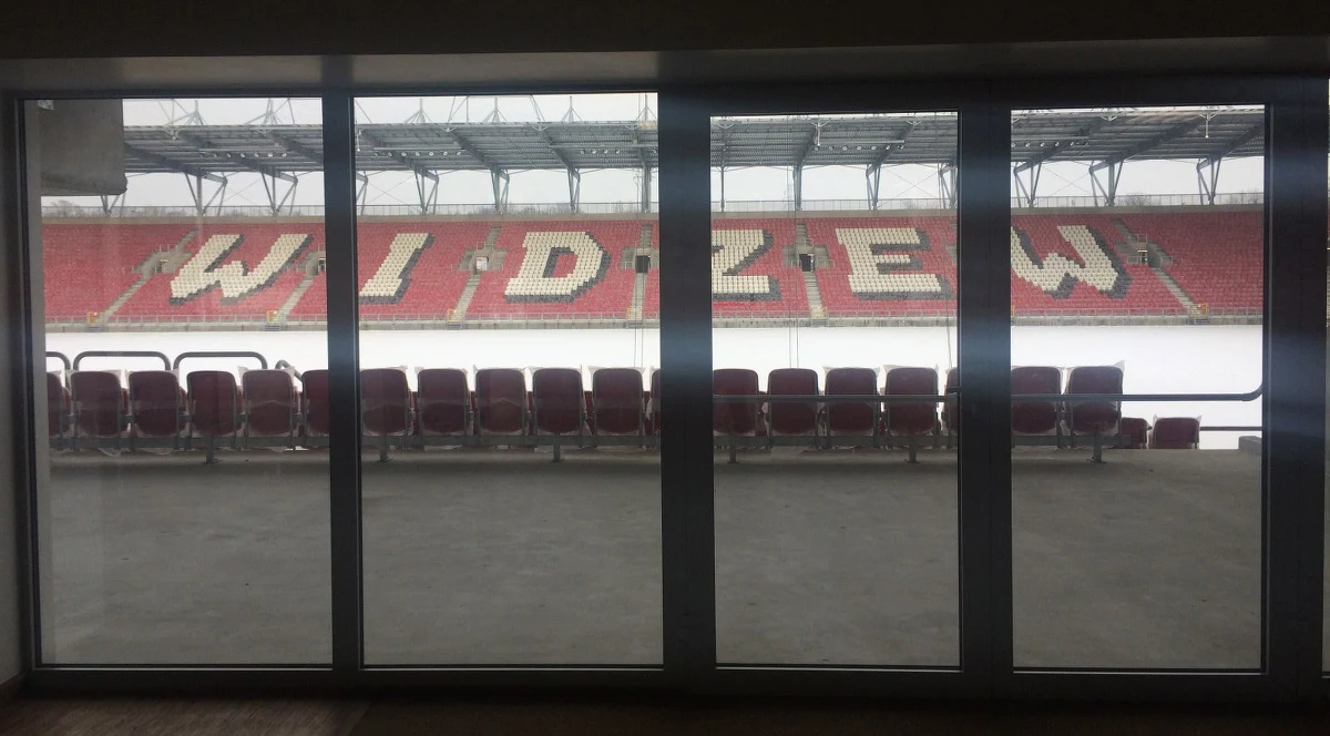 Miejski stadion dla łódzkiego Widzewa jest gotowy. Nowy obiekt, który pomieści 18 tys. kibiców, zastąpi stary przy Al. Piłsudskiego. W piątek oficjalnie zakończyła się budowa stadionu, który kosztował 150 mln złotych. 
