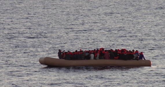 Ponad 1300 migrantów uratowano na Morzu Śródziemnym podczas 13 operacji koordynowanych przez włoską Straż Przybrzeżną w ciągu ostatniej doby - podają włoskie media.