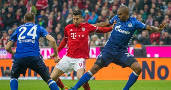 Robert Lewandowski zdobył bramkę dla Bayernu Monachium, który zremisował u siebie z Schalke Gelsenkirchen 1:1 (1:1) w 19. kolejce niemieckiej ekstraklasy. To jego 15. gol w obecnym sezonie ligowym. Bawarczycy pozostali liderami.