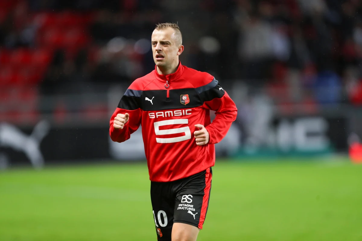 Kamil Grosicki zadebiutował w barwach Hull City, a jego zespół pokonał u siebie Liverpool 2:0 w 24. kolejce angielskiej ekstraklasy piłkarskiej. Artur Boruc z Bournemouth puścił aż sześć bramek w meczu z Evertonem (3:6). Cztery z nich zdobył Belg Romelu Lukaku.