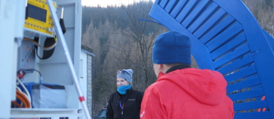 ​Lawinowe Centrum Treningowe na Kalatówkach w Tatrach instruowało tych, którzy chcą pewniej i bezpieczniej poruszać się zimą po górach. Dzięki automatycznym skrzynkom, które imitują osoby zasypane przez lawinę, można było sprawdzić, w jaki sposób szuka się osób, które mogą być przygniecione śniegiem.