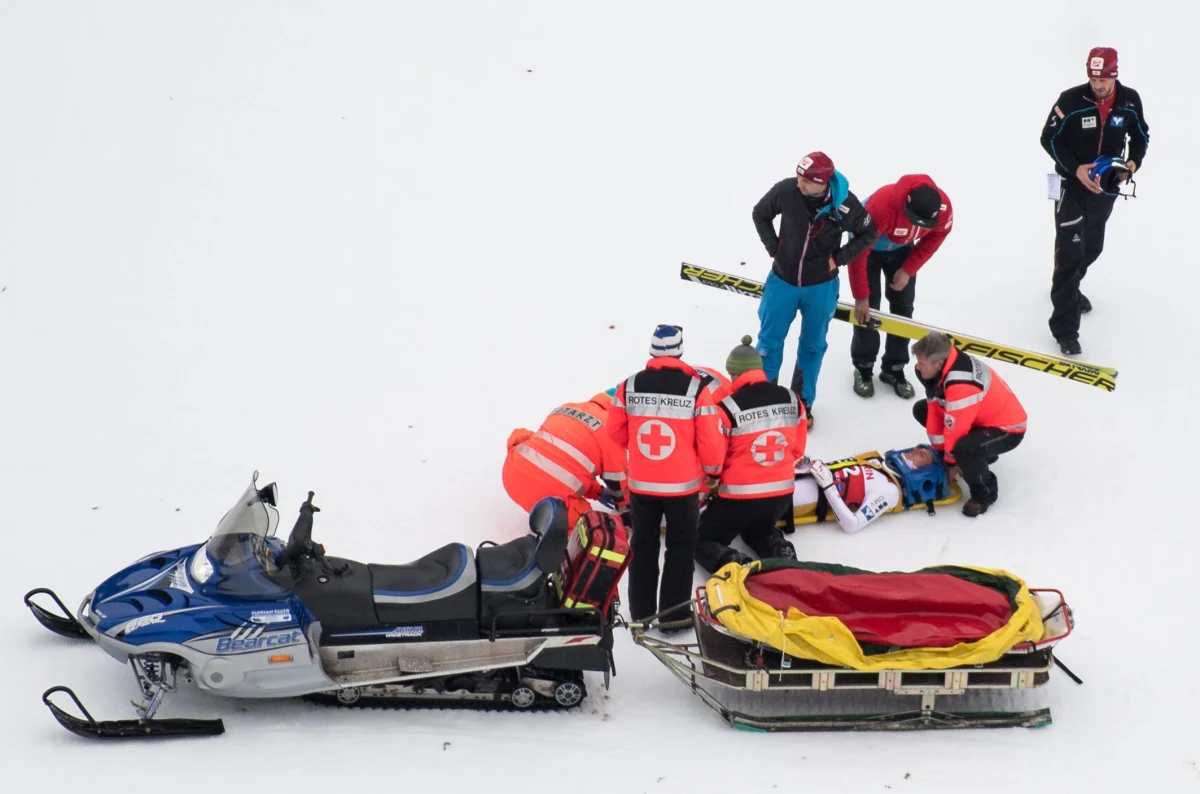 Urazu klatki piersiowej i stłuczenia uda doznał austriacki skoczek narciarski Gregor Schlierenzauer w wyniku upadku w kwalifikacjach przed konkursem Pucharu Świata w lotach w Oberstdorfie. To pierwsze doniesienia lekarzy po badaniach w szpitalu w Immenstadt.