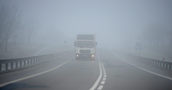 Tak zwany "sojusz drogowy" zachodnich państw uderzy w polskich przewoźników międzynarodowych - uważają specjaliści. Kilka dni temu ministrowie transportu 9 krajów europejskich - Francji, Niemiec, Belgii, Luksemburga, Austrii, Włoch, Danii, Szwecji i Norwegii – podpisali porozumienie. ​Jedną z propozycji jest brak możliwości odpoczynku po tygodniu pracy w kabinie ciężarówki. 
