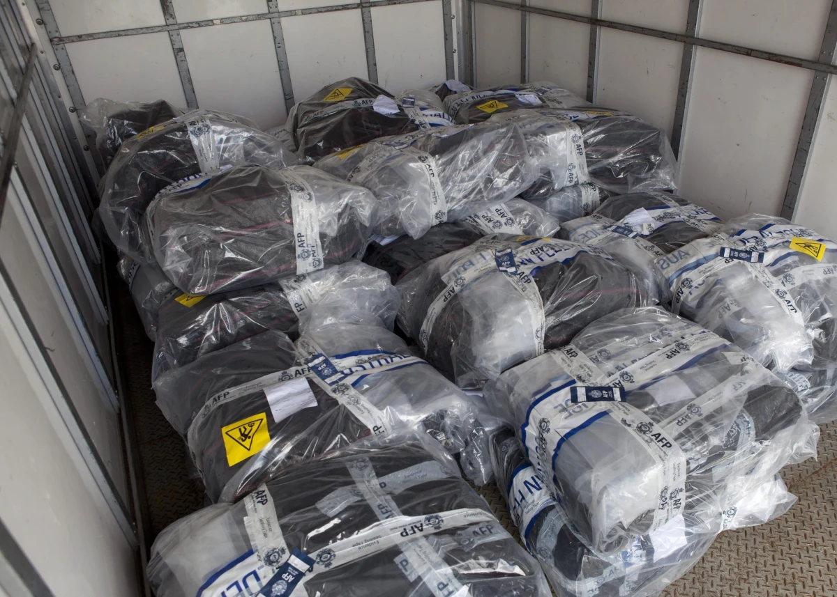 Australijskie służby do walki z przemytem narkotyków przechwyciły w ubiegłym tygodniu rekordowy dla tego kraju ładunek kokainy. Na jachcie, który zatrzymano podczas prowadzonej w nocy operacji, znaleziono 1,4 tony kokainy.