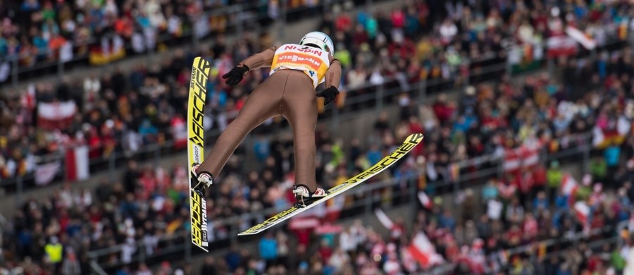 ​Trener polskich skoczków narciarskich Stefan Horngacher zabiera na azjatyckie konkursy w Sapporo i PyeongChang sprawdzony skład. Do Azji polecą: Kamil Stoch, Maciej Kot, Piotr Żyła, Dawid Kubacki, Stefan Hula i Jan Ziobro.