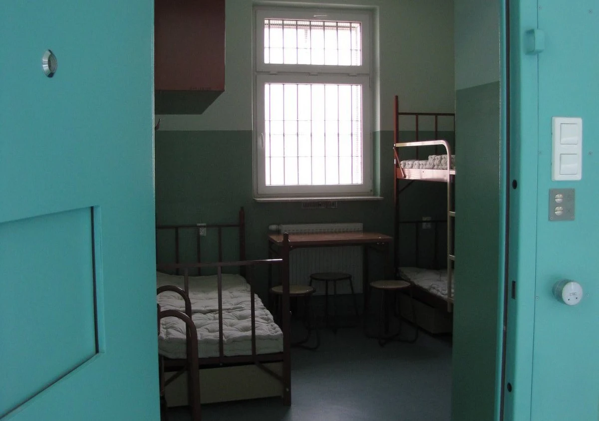 Zatrzymany niespełna cztery tygodnie temu w Holandii Paweł W. usłyszał zarzut udziału w zabójstwie niepełnosprawnego ruchowo 19-latka ze Świnoujścia. Sąd zdecydował o jego aresztowaniu - poinformowała szczecińska prokuratura.