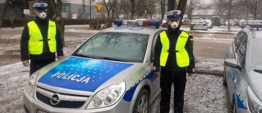 Krakowscy policjanci otrzymają pierwsze 100 maseczek antysmogowych - dowiedział się reporter RMF MAXXX Przemek Błaszczyk. W sumie Komenda Wojewódzka Policji w Krakowie zakupi 4 tys. masek. 