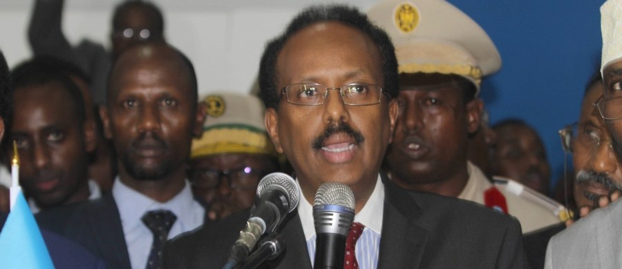 ​Parlament Somalii wybrał na prezydenta państwa Mohameda Abdullahiego "Farmajo" Mohameda, byłego premiera, który ma obywatelstwo somalijskie i amerykańskie. Farmajo natychmiast złożył przysięgę.